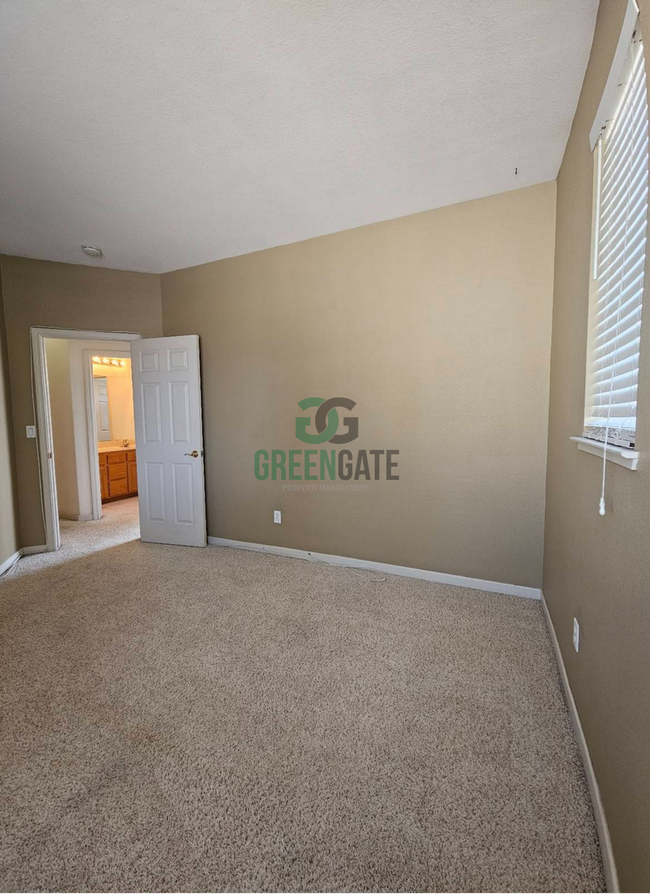 Building Photo - Price Reduced! 4 Bedroom 3 Bath Home is No...