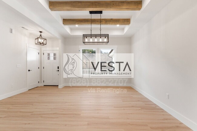 Building Photo - 11 Apple Meadow Ln