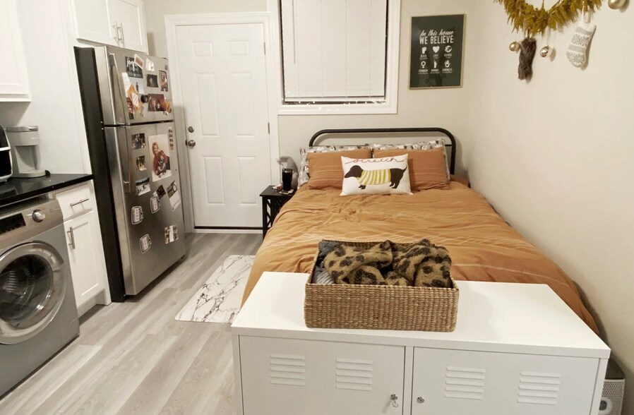 Building Photo - 732 W Roscoe St