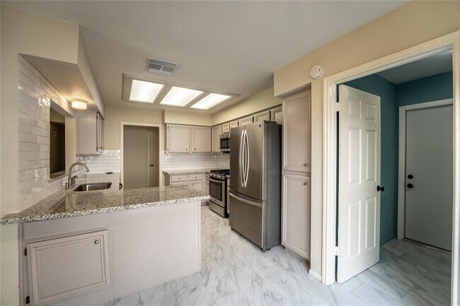 Building Photo - 12026 Hedgegate Dr