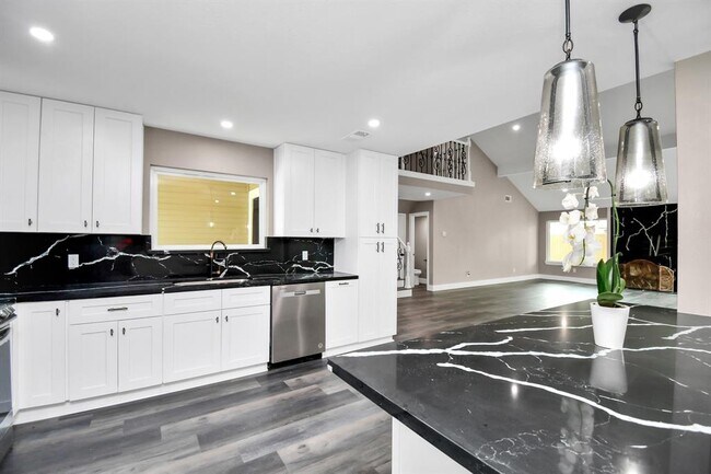 Building Photo - 3227 Westwick Dr