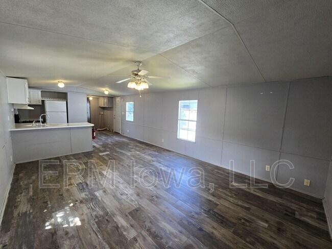 Building Photo - 700 W Ridgeway Ave