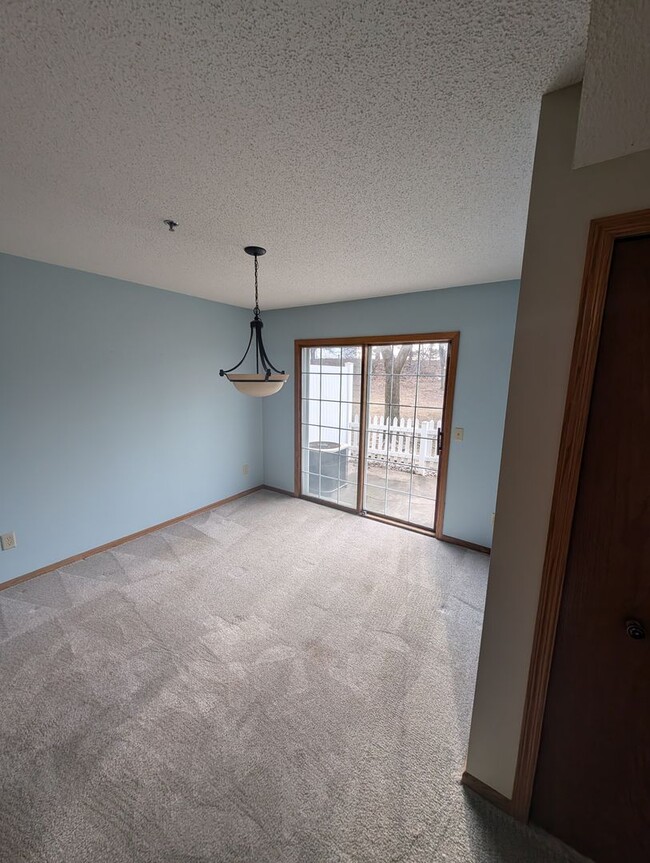 Building Photo - Beautiful 2bed 2bath Home in Mendota Heights