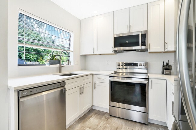 Building Photo - 413 36th St