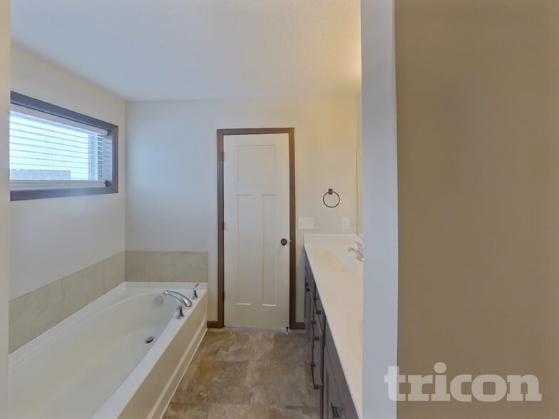 Building Photo - 16043 Estate Ln