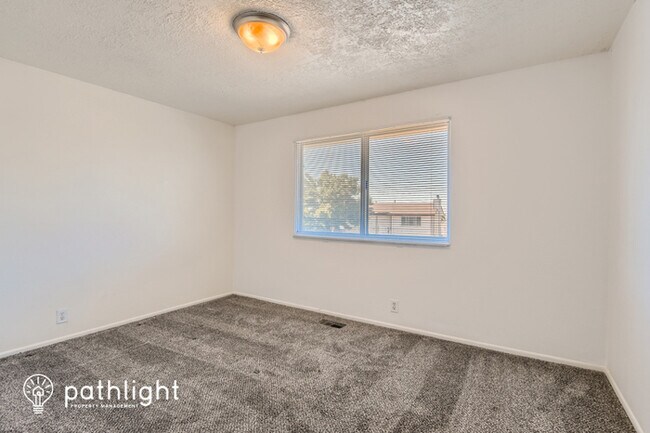 Building Photo - 5291 W Mountain Men Drive, Kearns, UT, 84118