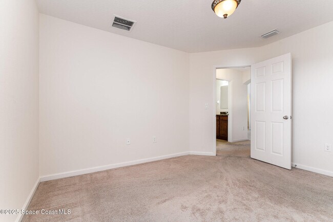 Building Photo - 1695 Litchfield Dr