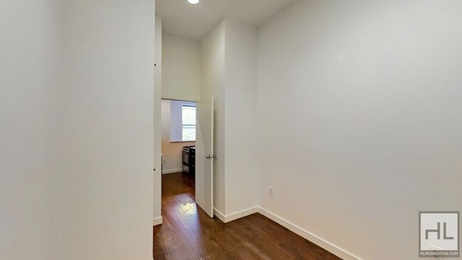 Building Photo - Spacious Bed-Stuy 3-Bed 1-Bath