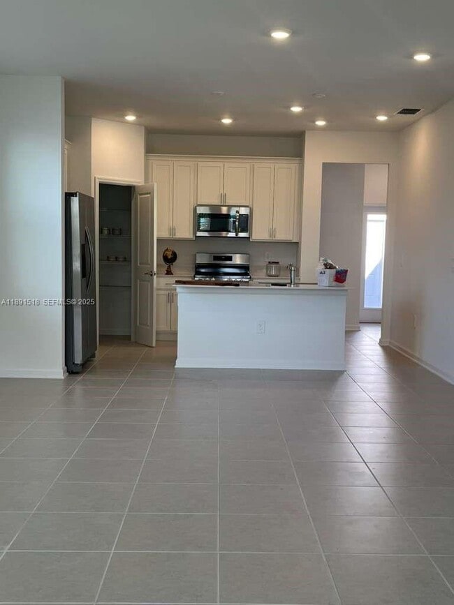 Building Photo - 5984 Zen Wy