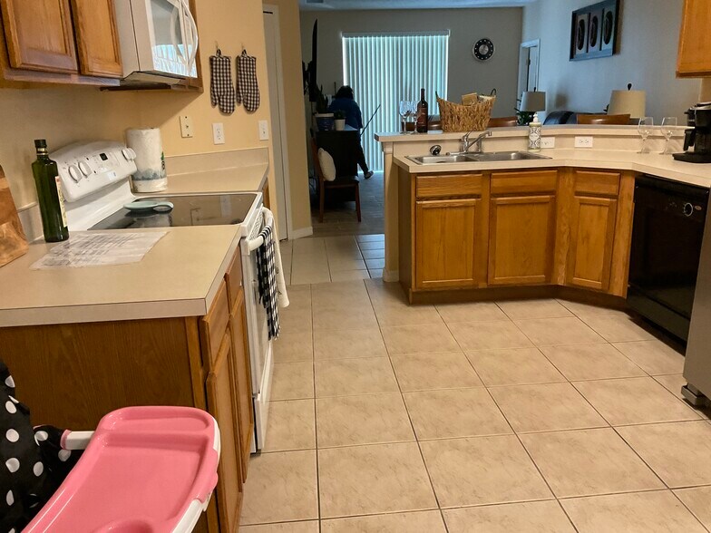 Building Photo - 515 Sunset View Dr