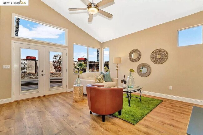 Building Photo - 4724 Cove Ln