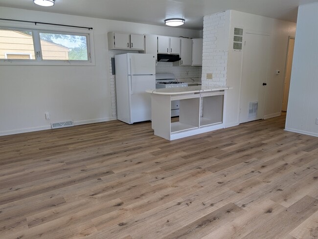 Building Photo - 311 Stewart Dr