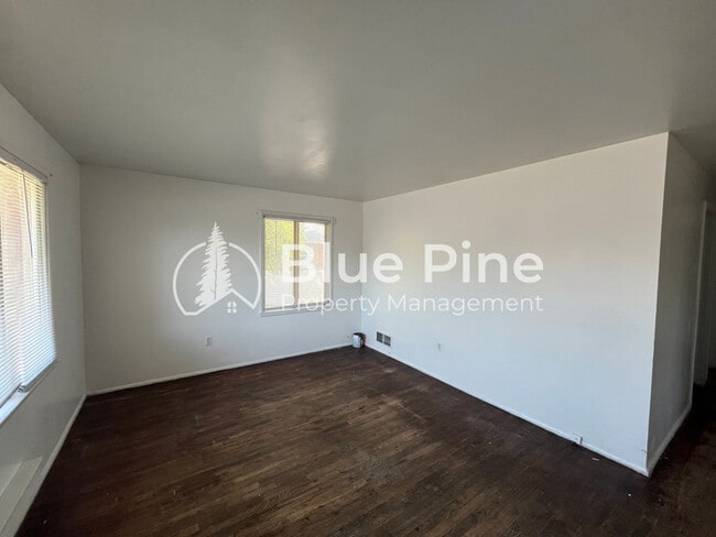 Building Photo - 1015 Russet St