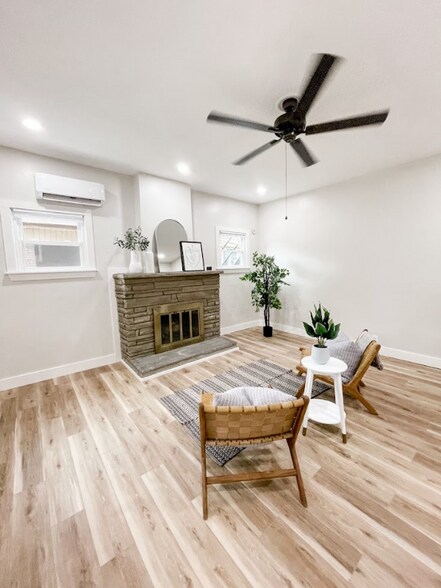 Building Photo - 410 W Maple St