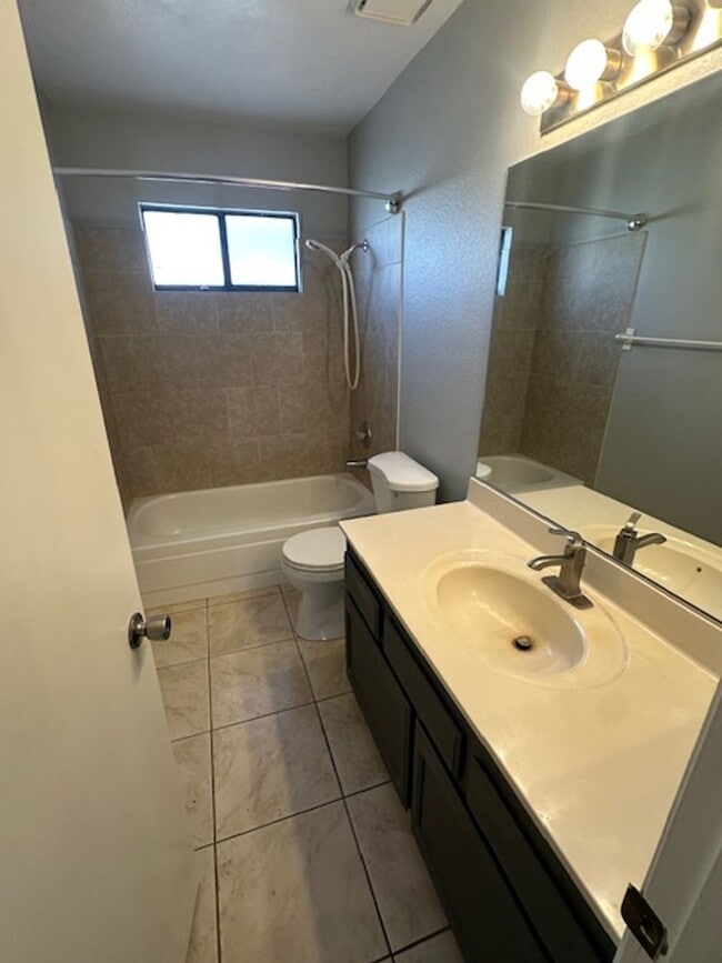 Building Photo - 2 bedroom one story. NO CARPET!