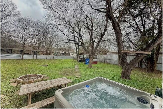 Building Photo - 1582 Valley Dr