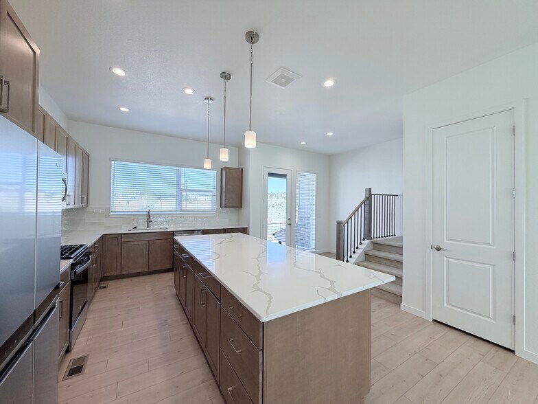 Building Photo - 4022 Ascend Grv