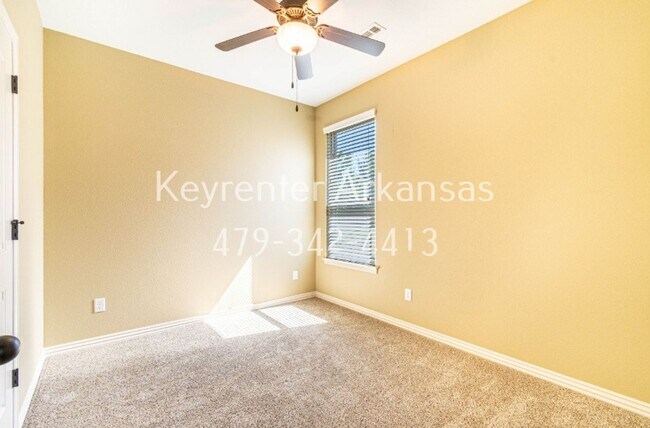 Building Photo - 4870 Castlewood Ln