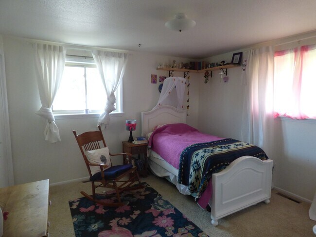 Building Photo - Great House in a Great Neighborhood!