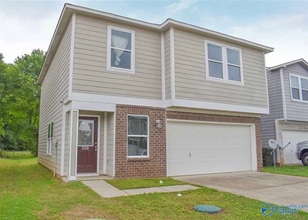 Building Photo - 208 Farmington Dr