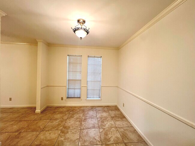 Building Photo - 601 St James Dr