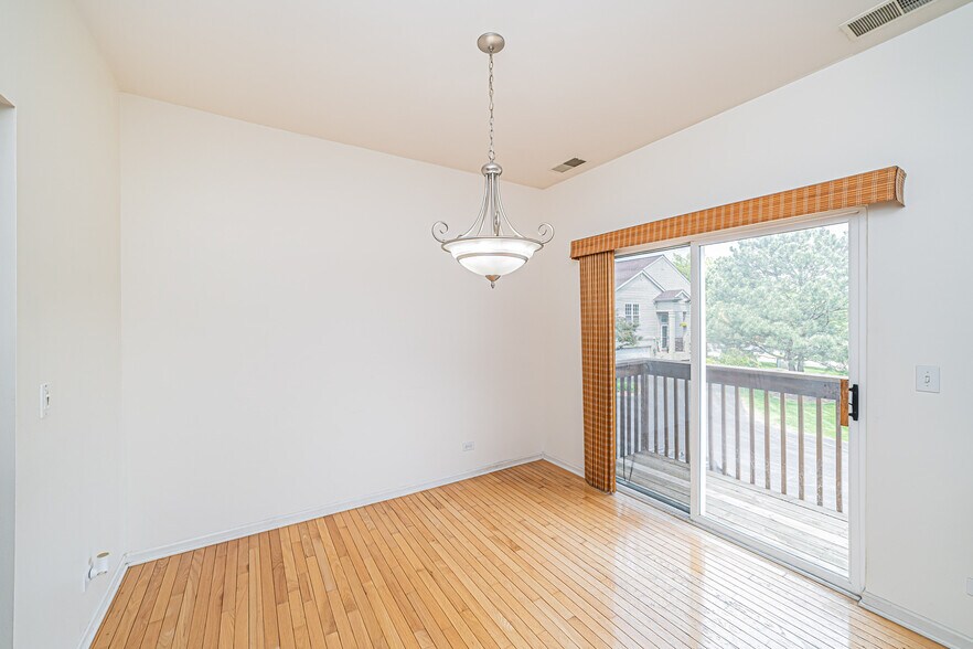 Building Photo - 1060 Ellsworth Dr