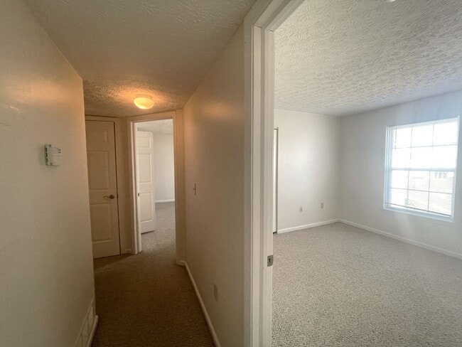 Building Photo - 5566 Garden Ridge