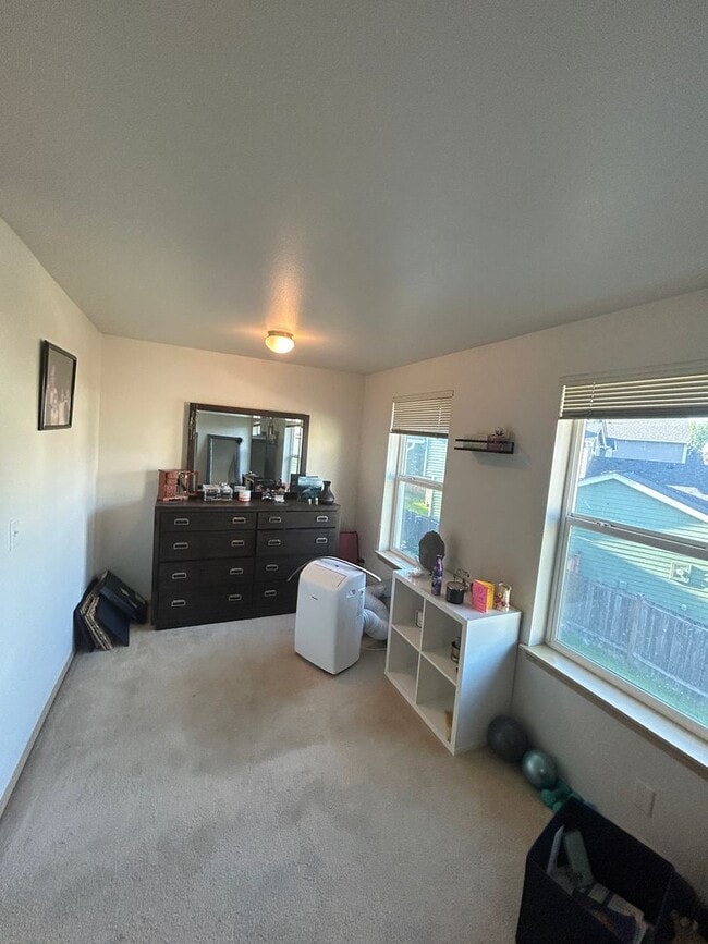 Building Photo - 4B, 2.5BA Pet-friendly home w/2-car garage...