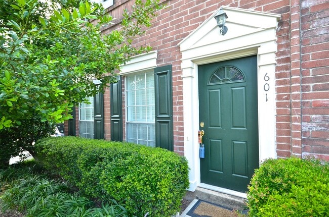 Building Photo - 2910 Grants Lake Blvd