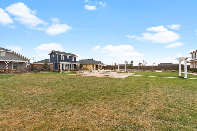 Building Photo - 10928 Norwich Ave