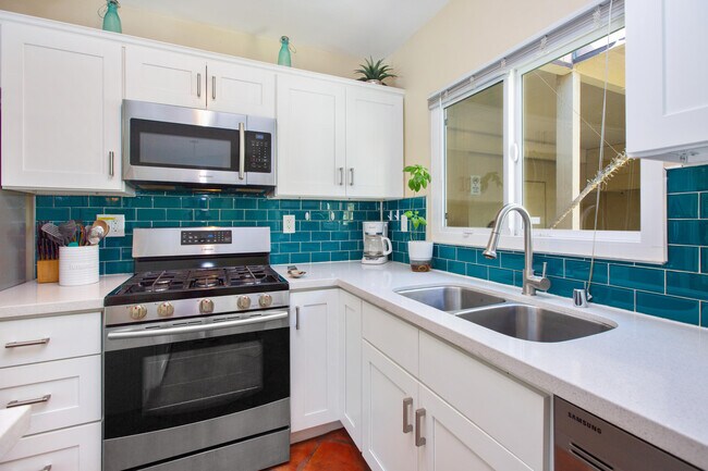 Building Photo - 4385 E Pso Caroleta