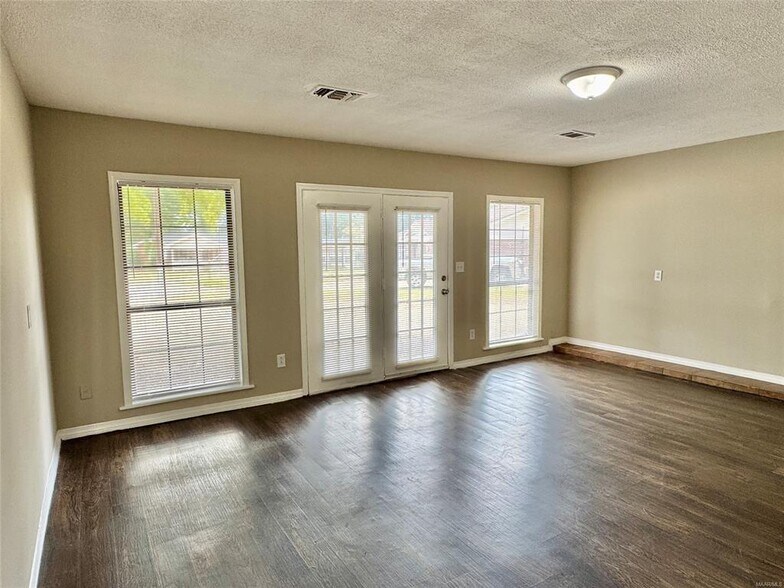 Building Photo - 114 Till Ct