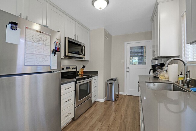 Building Photo - 3554 Pierson St