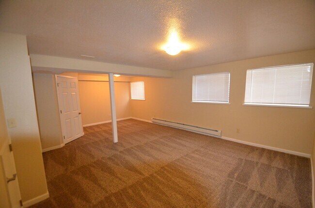 Building Photo - 670 Winona Ct