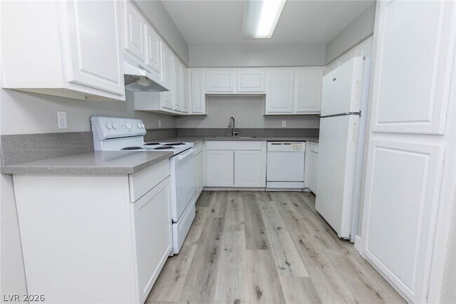 Building Photo - 3151 N Soaring Gulls Dr