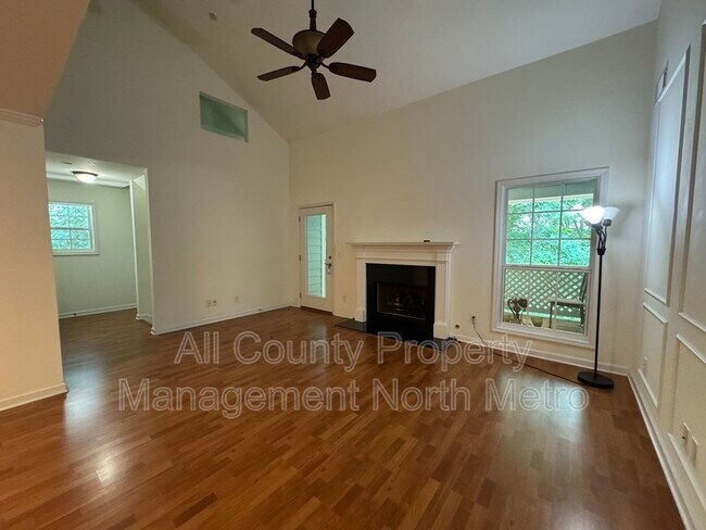 Building Photo - 3900 Riverlook Pkwy SE
