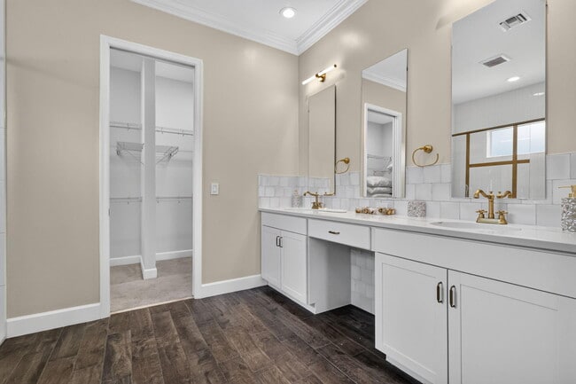 Building Photo - 15660 Goldfinch Cir