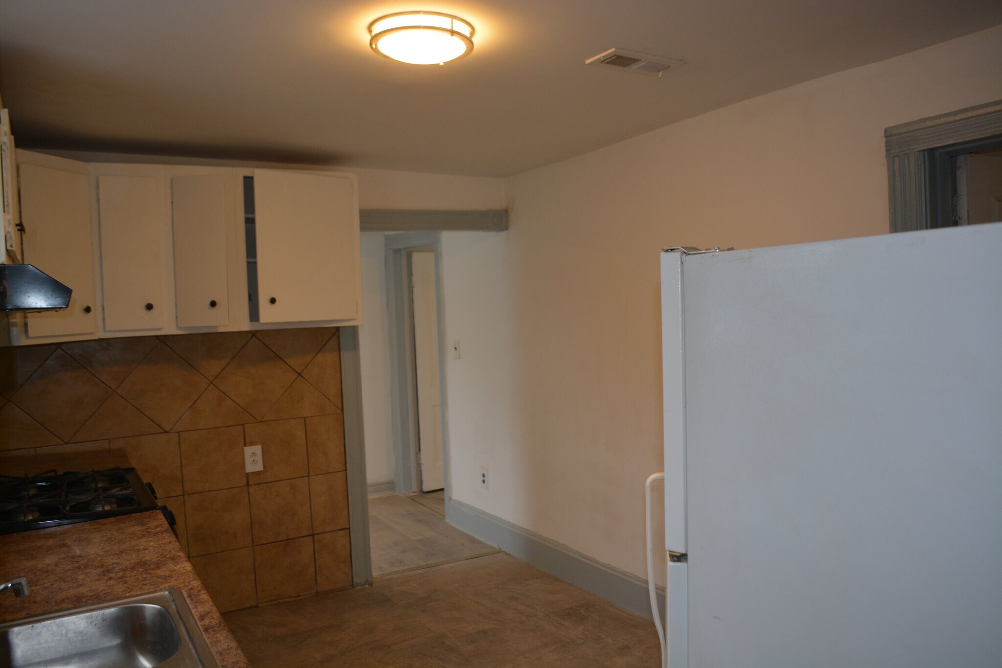 Building Photo - 711 Roberts St