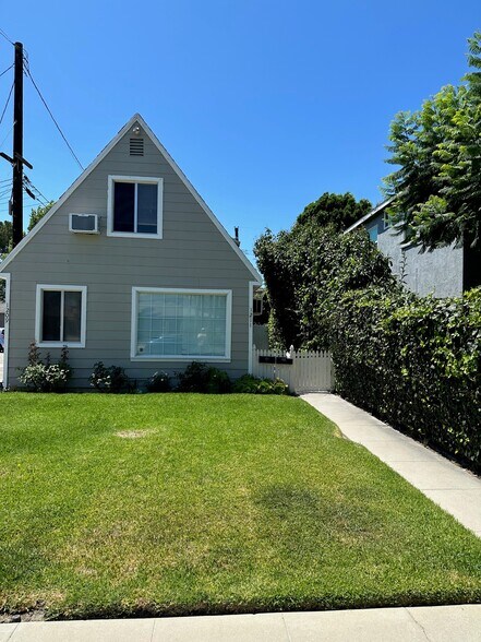 Primary Photo - 1211 N Screenland Dr