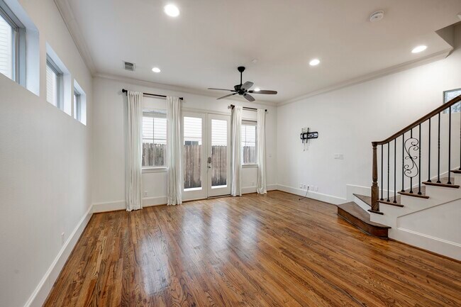 Building Photo - 931 W 23rd St