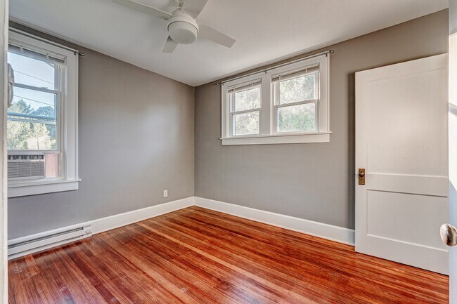 Building Photo - 58 Levels Rd