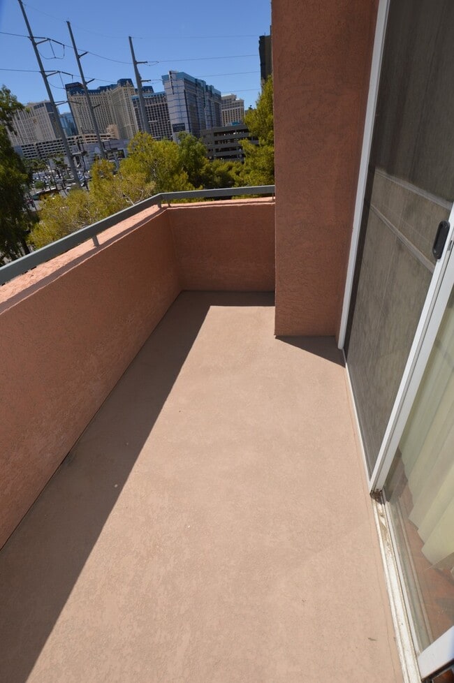 Building Photo - Meridian - Top-Floor 1 Bedroom | 1 Bath with City Views