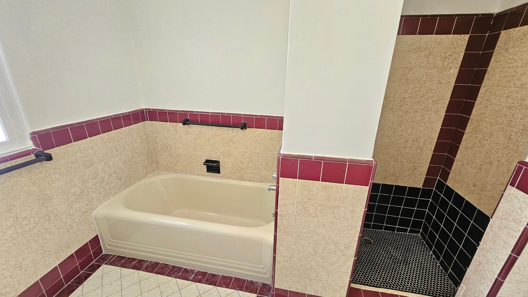 Building Photo - 355 Cochran Ave