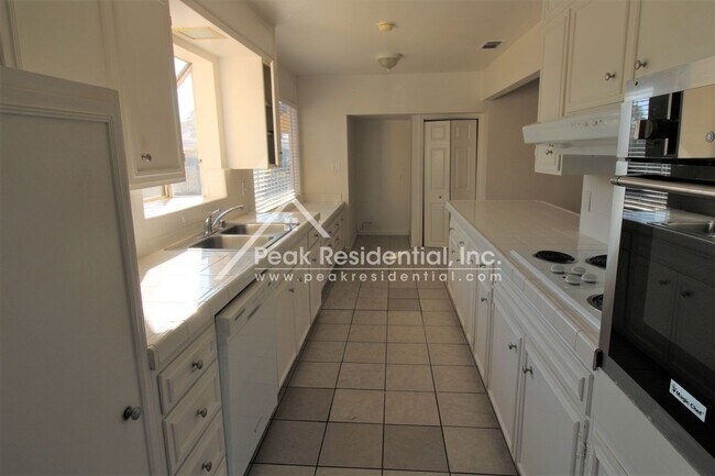 Building Photo - Charming 3bd/2ba Foothill Farms Home With 2 Car Garage!