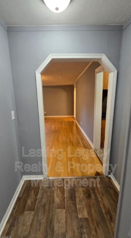 Building Photo - 113 25th St