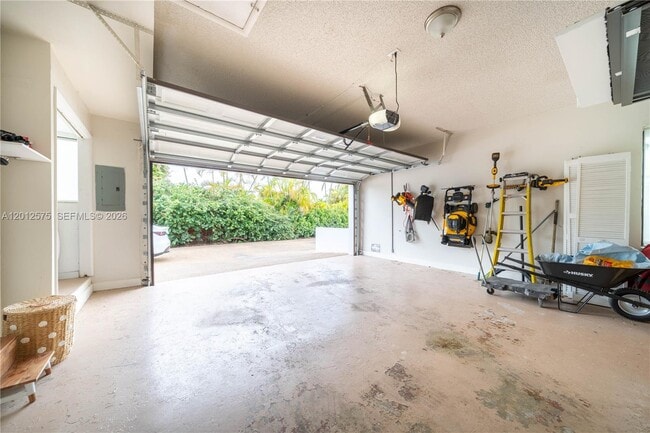 Building Photo - 330 SW 133rd Pl