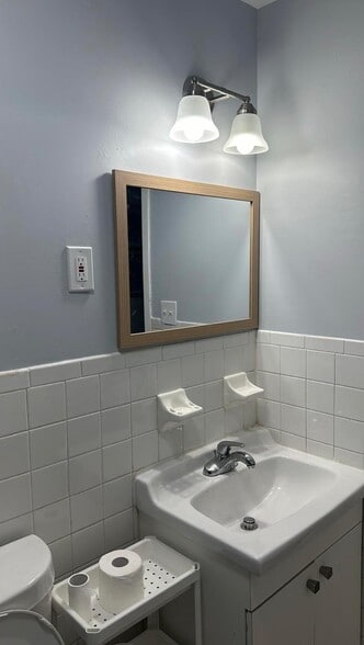 Building Photo - 1200 Woodycrest Ave