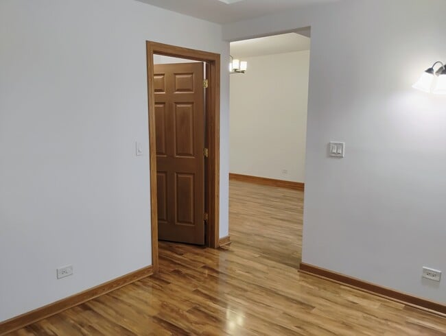 Building Photo - 397 Alles St