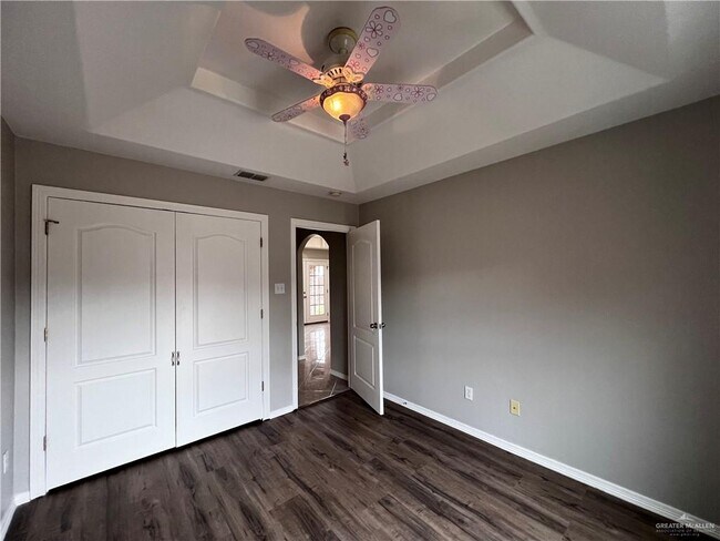 Building Photo - 18 La Vista St