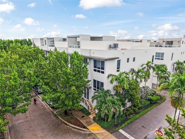 Building Photo - 6611 NW 105th Pl